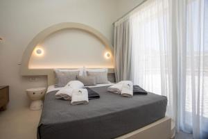 Ένα ή περισσότερα κρεβάτια σε δωμάτιο στο Athoros Luxury Villas