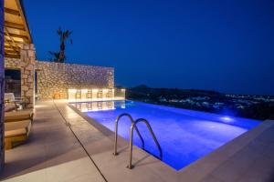 Πισίνα στο ή κοντά στο Athoros Luxury Villas
