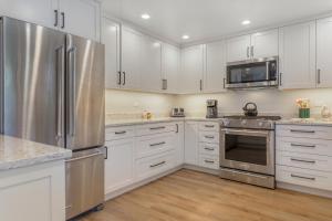 Η κουζίνα ή μικρή κουζίνα στο Walk to Skiing and Vail Village, Prestigious Forest Road Location, Private Hot Tub +43 φωτογραφίες