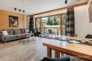 Posedenie v ubytovaní Biały Miś Apartamenty Art & Design
