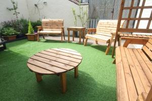 a group of benches sitting on the grass at Spacious Home - 4 Bedrooms - Sleeps 9 - FREE Superfast 1GB Wi-Fi - 55" Smart TV - FREE Parking in Newcastle upon Tyne