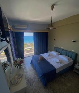 Postel nebo postele na pokoji v ubytování De La Plage Hotel Koroni