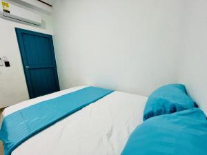 Postel nebo postele na pokoji v ubytování Amanecer Santorini