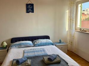 Postel nebo postele na pokoji v ubytování Apartments and Room Sun & Sea