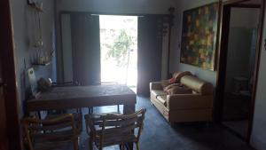 Posezení v ubytování CASA GATA 2 SUITES PITUBA 2 - ESPAÇO Pe DE JAMBO