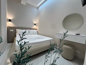 Postel nebo postele na pokoji v ubytování Aloju Rooms
