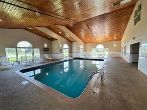 Πισίνα στο ή κοντά στο Best Western Harmony Inn Fort Dodge Iowa