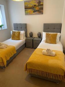 Postel nebo postele na pokoji v ubytování 2 bedroom luxury Bristol City Centre apartment