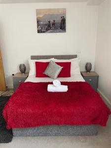 Postel nebo postele na pokoji v ubytování 2 bedroom luxury Bristol City Centre apartment