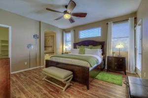 Gallery image of Fantastic 5 Bedroom Home On Golf Free Heated Pool in Avondale