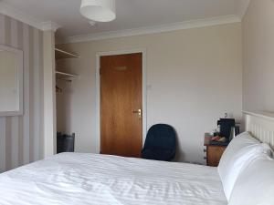 Rúm í herbergi á Lios Éinne House Accommodation