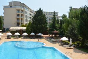 Bazén v ubytování Rainbow 1 Holiday Complex nebo v jeho okolí