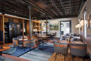 Khu vực ghế ngồi tại Cavallo Point By Suiteness