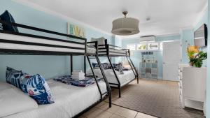 a bedroom with two bunk beds in a room at Sea Haunts 1A in Santa Rosa Beach +70 photos