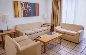 Posezení v ubytování Sunrock Hotel & Suites