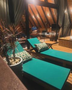 a room with blue tables and a potted plant at Cabana Alpina Ibitipoca in Conceição da Ibitipoca +106 photos