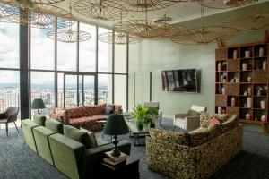 Khu vực ghế ngồi tại Sunset view URBN Studio 16th floor