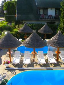 Bazén v ubytovaní Steinhaus Bed & Breakfast alebo v jeho blízkosti