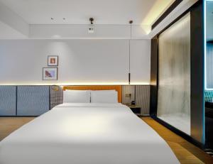 Letto o letti in una camera di Chenfeng Hotel Jingdezhen Taoyangli People's Square Branch