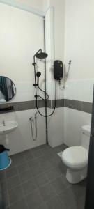 Koupelna v ubytování Sayang Pool Homestay Mslim Only