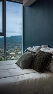 Posteľ alebo postele v izbe v ubytovaní Man Cave + 37 fotografií