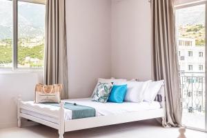 Ảnh trong thư viện ảnh của Himara City 43 - Central, Beach Access ở Himare