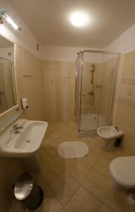 Kylpyhuone majoituspaikassa Brama Hostel