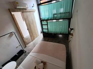 A bathroom at Imagine hostel