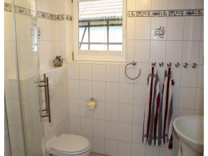 Koupelna v ubytování Ferienhaus in Rethwisch + 29 fotografií