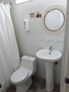 Ein Badezimmer in der Unterkunft Hotel las Dunas