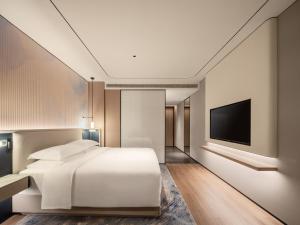 Postel nebo postele na pokoji v ubytování Aden Hotel Shenzhen Nanshan
