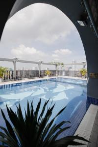 Bazén v ubytování The ONRA Hotel nebo v jeho okolí
