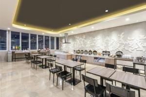 Restaurace v ubytování Amaris Hotel Lampung City