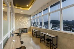 Nespecifikovaný výhled na hory nebo výhled na hory při pohledu z hotelu
