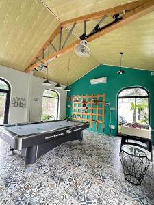 Stolní tenis v ubytování LyLy Villa - Venuestay nebo okolí