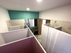 A bathroom at Imagine hostel