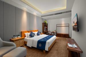 Rúm í herbergi á Yuanshe Yiju Hotel