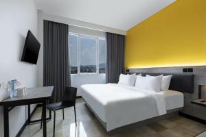 Postel nebo postele na pokoji v ubytování Amaris Hotel Lampung City