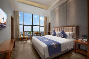 Postel nebo postele na pokoji v ubytování Yuanshe Yiju Hotel