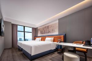 Rúm í herbergi á Yuanshe Yiju Hotel