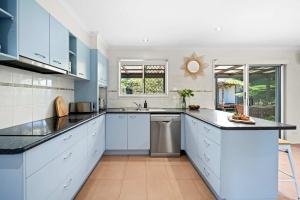 Köök või kööginurk majutusasutuses Wurtulla Happy Hideway - Pool & Pet Friendly