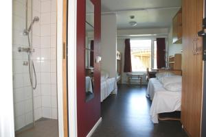 Postel nebo postele na pokoji v ubytování Førde Sommarhotell