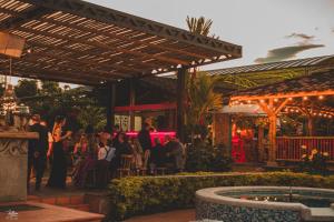 a group of people standing outside of a restaurant at Finca Hotel el Diamante in Calarcá
