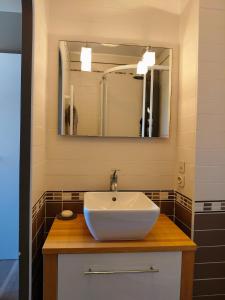 Ένα μπάνιο στο Charmant Appartement proche mer et centre, calme, 4 pers