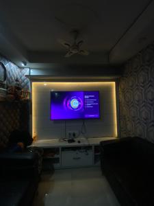 TV a/nebo společenská místnost v ubytování Cozy Inn Hostel + 20 fotografií