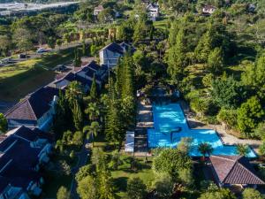 Bazén v ubytování Pesona Alam Resort & Spa nebo v jeho okolí