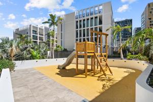 Kawasan permainan kanak-kanak di Breathtaking Views Modern 2BR Pool, Parking, Gym