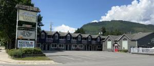 a row of houses on a street with a sign at Monashee Lodge in Revelstoke