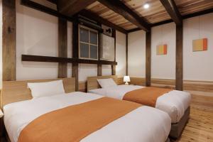 Nipponia Hotel 伊勢河崎 商人町客房内的一张或多张床位