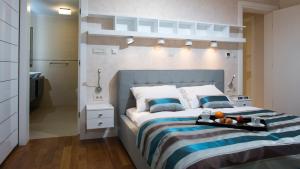 Postel nebo postele na pokoji v ubytování Flowers Dubrovnik Luxury Apartments + 37 fotografií